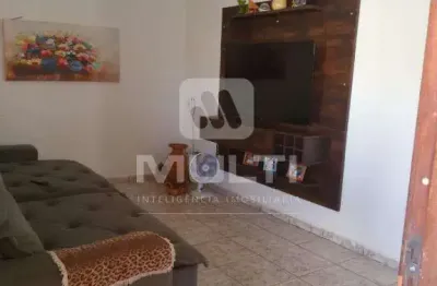 Casa com 3 quartos à venda no Jardim Patrícia, Uberlândia 