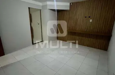 Casa com 3 quartos à venda no Jardim Europa, Uberlândia 