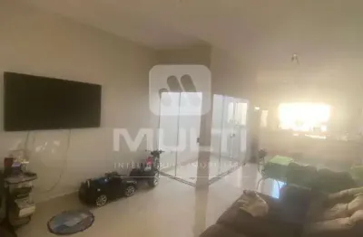 Casa com 3 quartos à venda no Planalto, Uberlândia 