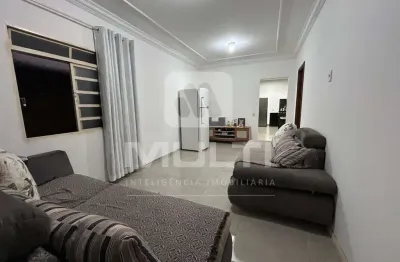 Casa com 3 quartos à venda no Jardim Botânico, Uberlândia 