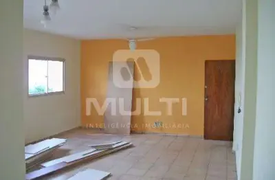 Apartamento com 3 quartos para alugar no Tabajaras, Uberlândia 