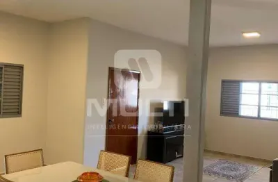Casa comercial à venda no Martins, Uberlândia 