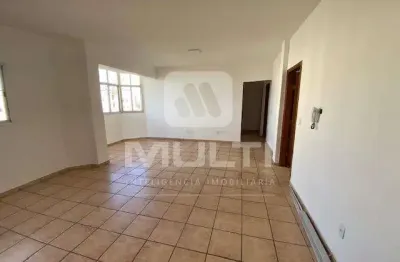 Apartamento com 3 quartos para alugar no Tabajaras, Uberlândia 