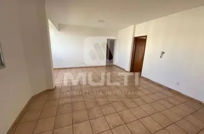 Apartamento com 3 quartos para alugar no Tabajaras, Uberlândia 