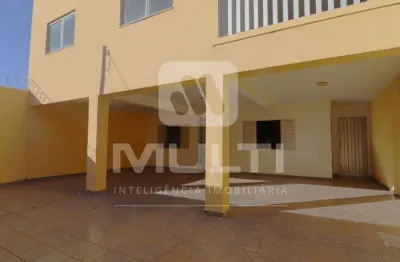 Casa com 5 quartos à venda no Santa Mônica, Uberlândia 