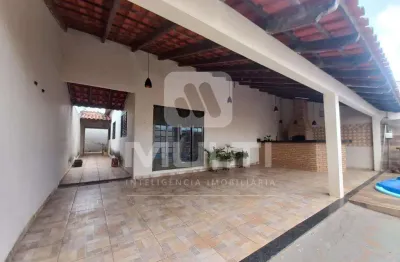 Casa com 3 quartos para alugar no Nova Uberlândia, Uberlândia 