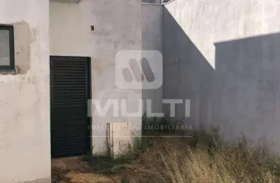 Casa com 3 quartos para alugar no Novo Mundo, Uberlândia 