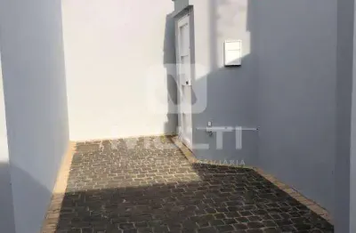 Casa com 3 quartos para alugar no Santa Rosa, Uberlândia 