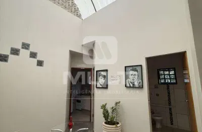 Prédio para alugar no Umuarama, Uberlândia 
