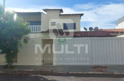 Casa com 3 quartos para alugar no Umuarama, Uberlândia 