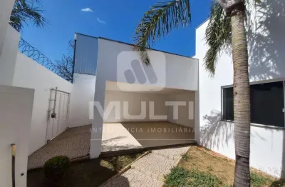 Casa com 3 quartos para alugar no Jardim América II, Uberlândia 