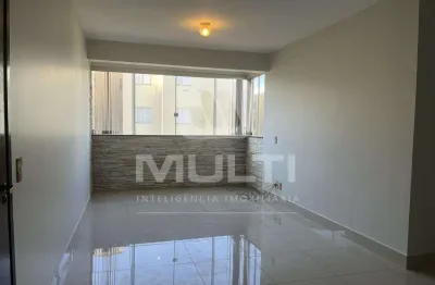 Apartamento com 3 quartos para alugar no Umuarama, Uberlândia 