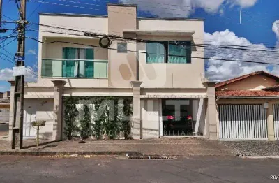 Casa com 2 quartos para alugar no Jardim Patrícia, Uberlândia 