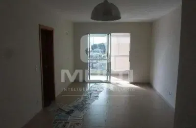 Apartamento com 3 quartos para alugar no Copacabana, Uberlândia 