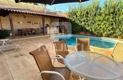 Casa com 6 quartos à venda no Lidice, Uberlândia 
