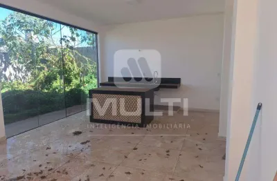Casa com 4 quartos à venda no Jardim Holanda, Uberlândia 