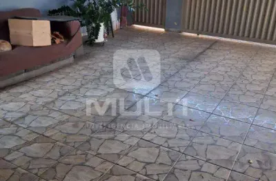 Casa com 3 quartos à venda no Planalto, Uberlândia 