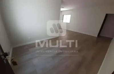 Apartamento com 3 quartos para alugar no Centro, Uberlândia 
