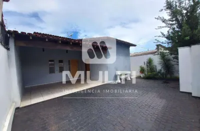 Casa com 3 quartos à venda no Custódio Pereira, Uberlândia 