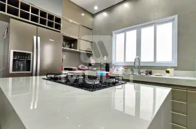Casa com 3 quartos para alugar no Jardim Inconfidência, Uberlândia 