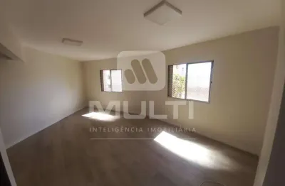 Apartamento com 3 quartos para alugar no Centro, Uberlândia 