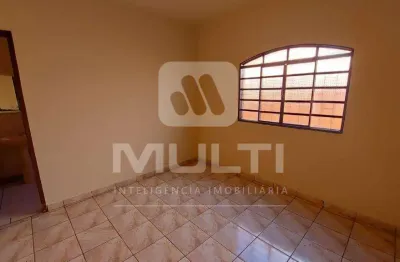 Casa com 3 quartos à venda na Cidade Jardim, Uberlândia 