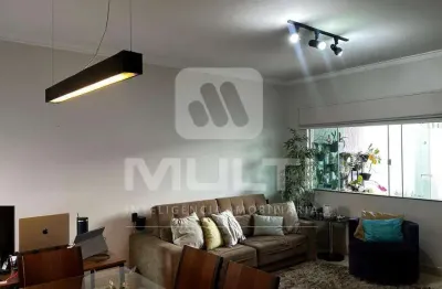 Casa com 3 quartos à venda na Cidade Jardim, Uberlândia 
