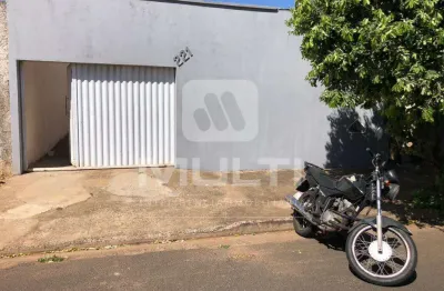 Casa com 2 quartos para alugar no Residencial Pequis, Uberlândia 