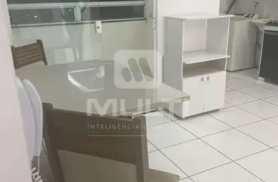 Apartamento com 2 quartos para alugar no Residencial Lago Azul, Uberlândia 