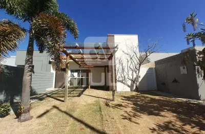 Casa em condomínio fechado com 3 quartos à venda em Laranjeiras, Uberlândia 