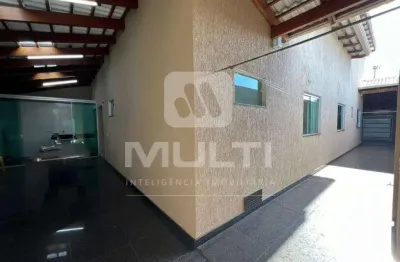 Casa com 3 quartos para alugar no Jardim Patrícia, Uberlândia 