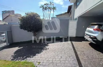 Casa com 3 quartos à venda no Tabajaras, Uberlândia 