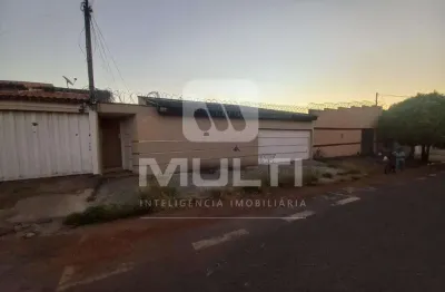 Casa com 3 quartos para alugar no Daniel Fonseca, Uberlândia 
