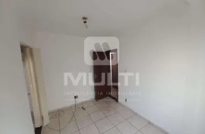Casa com 3 quartos para alugar no Planalto, Uberlândia 