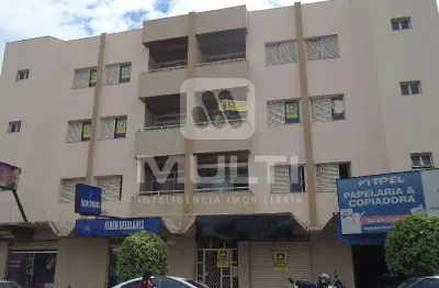 Apartamento com 3 quartos para alugar no Centro, Uberlândia 