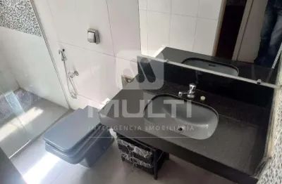 Casa com 3 quartos para alugar no Jardim Karaíba, Uberlândia 