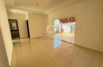 Casa com 3 quartos para alugar no Jardim Botânico, Uberlândia 