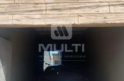 Casa com 2 quartos para alugar no Residencial Gramado, Uberlândia 