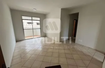 Apartamento com 3 quartos para alugar no Umuarama, Uberlândia 