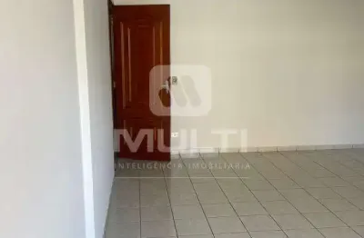 Apartamento com 3 quartos para alugar no Santa Maria, Uberlândia 