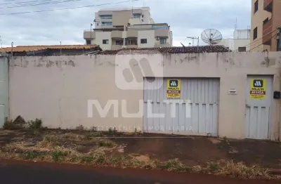Casa com 3 quartos para alugar no Santa Mônica, Uberlândia 
