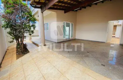 Casa com 4 quartos para alugar no Alto Umuarama, Uberlândia 