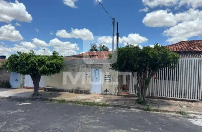 Casa com 3 quartos para alugar em Carajás, Uberlândia 