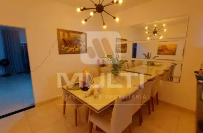 Casa com 3 quartos à venda no Jardim das Palmeiras, Uberlândia 