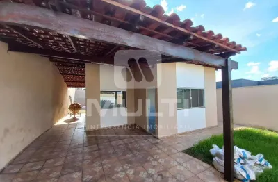 Casa com 3 quartos para alugar no Nova Uberlândia, Uberlândia 