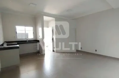 Casa com 3 quartos para alugar no Jardim Europa, Uberlândia 