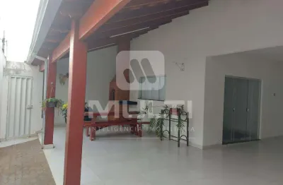 Casa com 3 quartos à venda no Jardim Patrícia, Uberlândia 