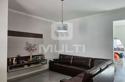 Casa com 4 quartos à venda na Cidade Jardim, Uberlândia 
