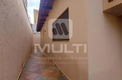 Casa com 3 quartos à venda no Santa Mônica, Uberlândia 