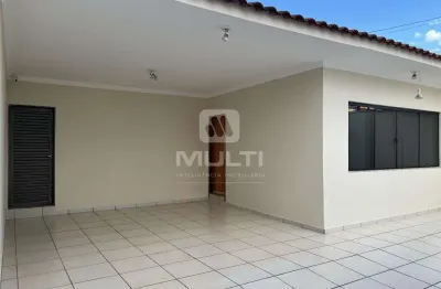 Casa com 3 quartos à venda na Cidade Jardim, Uberlândia 